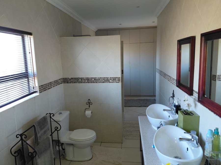 5 Bedroom Property for Sale in Heuwelkruin Eastern Cape